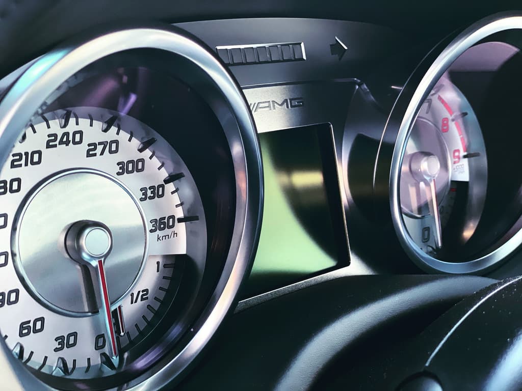 AMG-Tacho bis 360 km/h — Instrumentencluster im Detail.